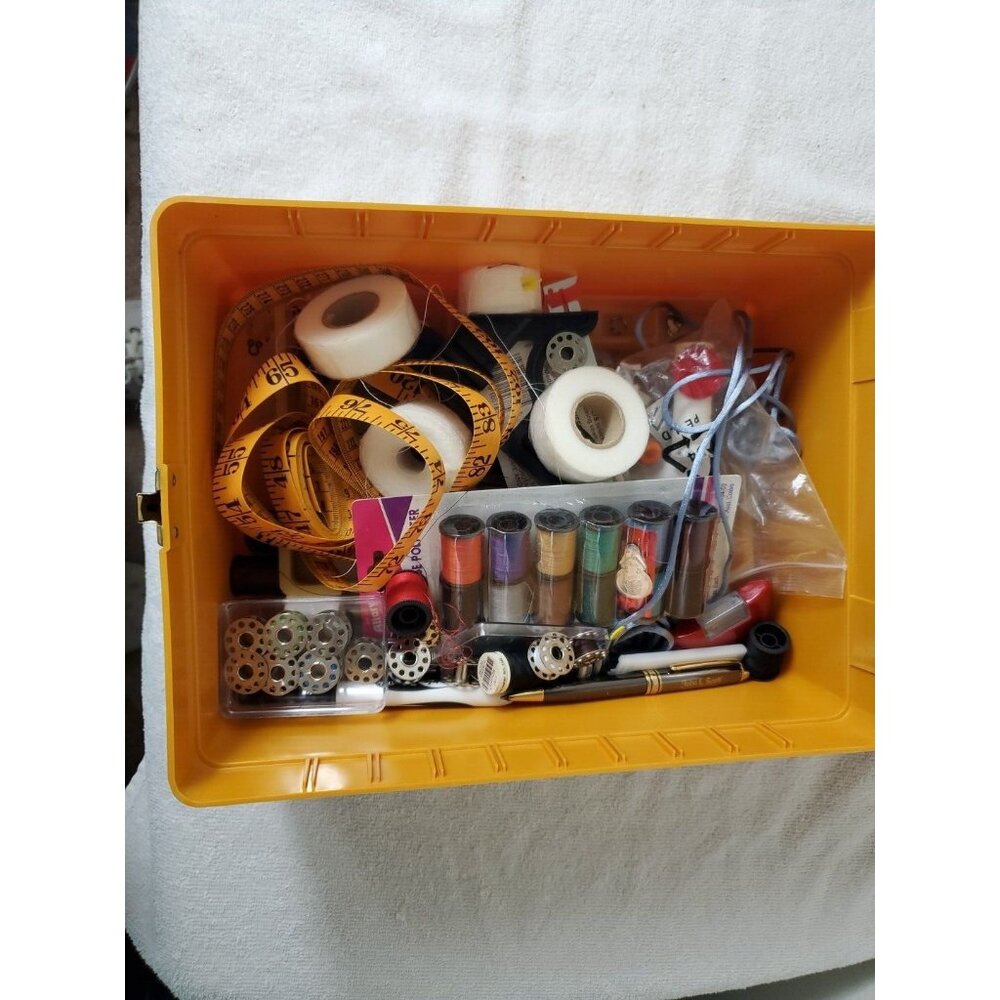 Mustard Wilson Wil-Hold MCM Gold Plastic Storage‎ Flip Lock Vintage Sewing Box